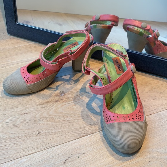 ๐ฆ Miz Mooz Mary Janes w die-cut florals+corduroy - Picture 7 of 10